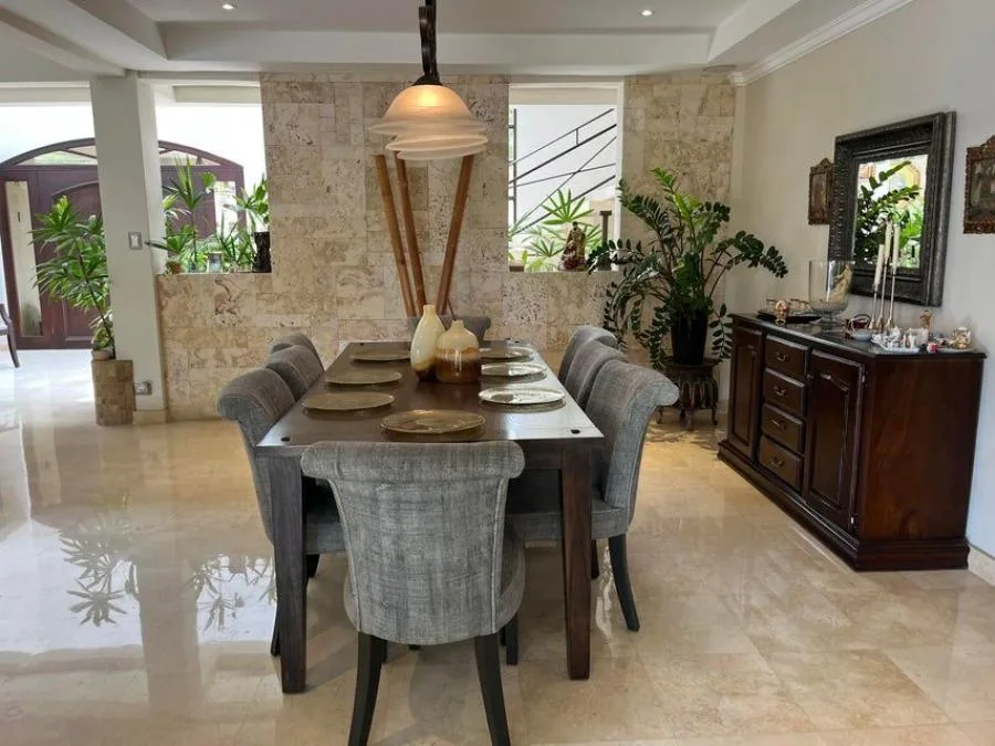 VENTA DE ESPECTACULAR CASA EN CONDOMINIO  EN SANTA ANA PBR - Venta en Santa Ana