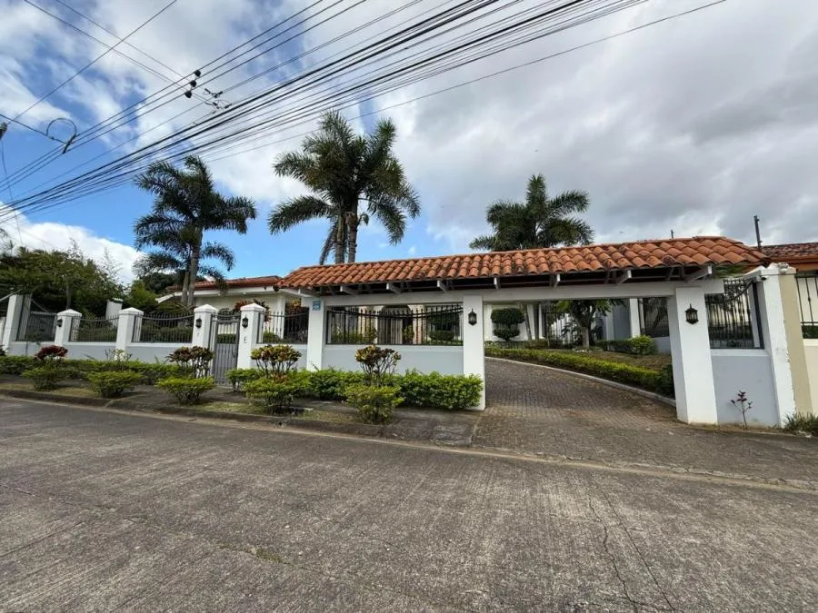 Se vende casa en Belén Heredia 26-946 - Venta en Belén