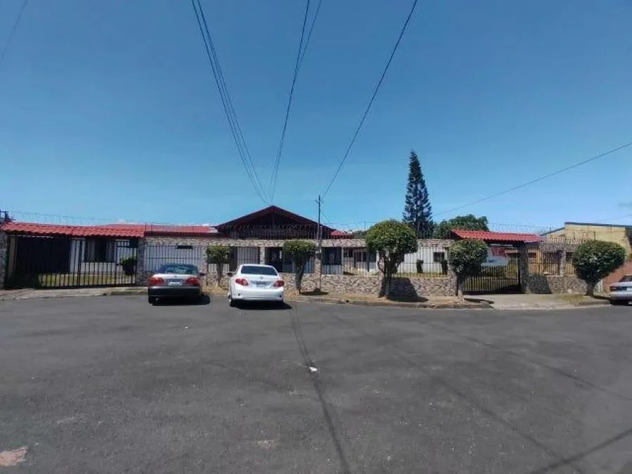 Propiedad con casa, piscina y locales comerciales en el Alto de Guadalupe RAH 232284 - Venta en Goicoechea — photo 2