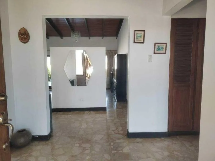 Propiedad con casa, piscina y locales comerciales en el Alto de Guadalupe RAH 232284 - Venta en Goicoechea — photo 4