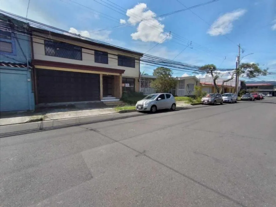 Venta de casa con 5 habitaciones Uso Mixto en Yoses Sur Zapote - Venta en Zapote