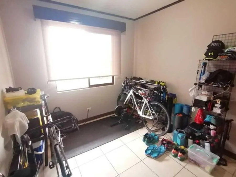 Apartamento ubicado en segundo piso en condominio en Tibas RAH 231141 - Venta en Tibás — photo 5