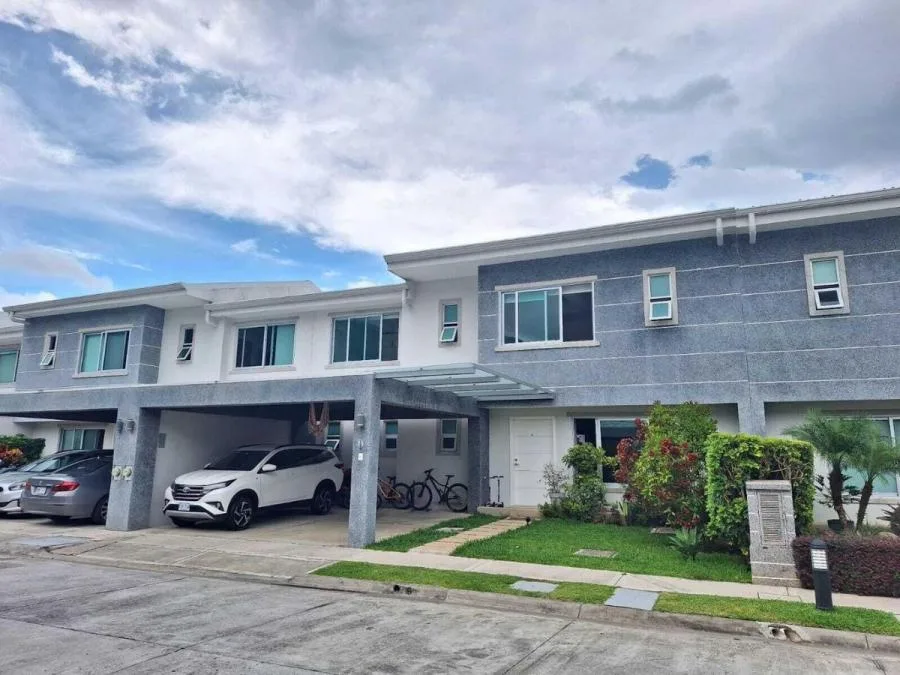 CASA EN VENTA EN SANTA ANA, MLS #26-639 - Venta en Santa Ana