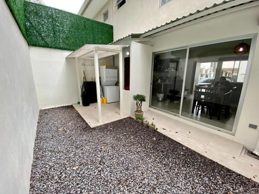Venta de Moderna Casa en Tibás / Mls. 26-611 OFC JB - Venta en Tibás — photo 2