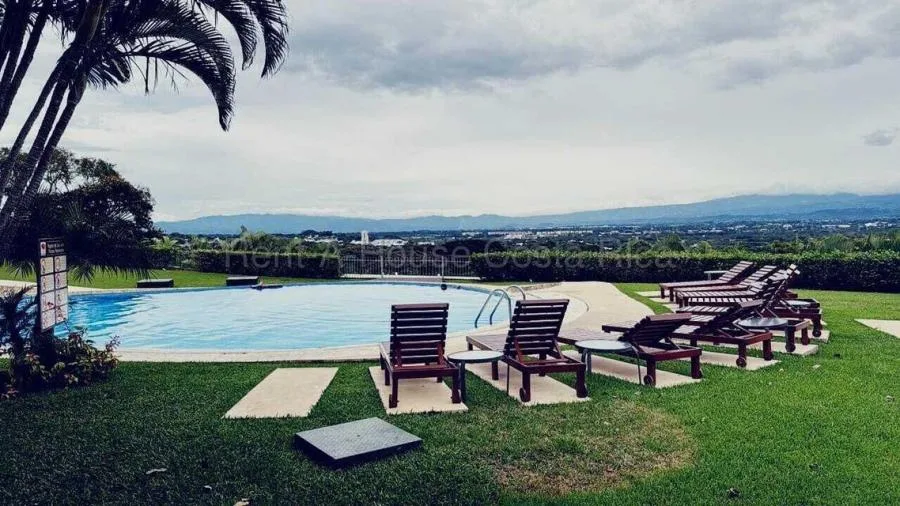 Venta de Apartamento en Piedades de Santa Ana. RAH 26-32 - Venta en Santa Ana