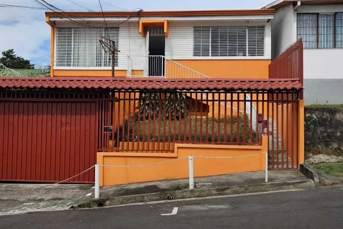 Se vende casa en Guadalupe Goicoechea 26-580 - Venta en Goicoechea