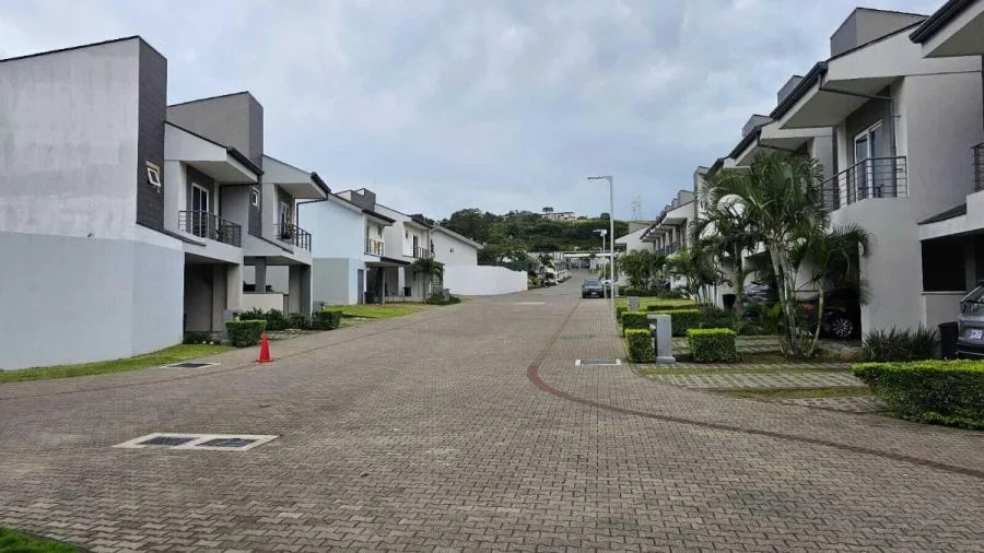 CASA EN VENTA, SAN RAFAEL ESCAZÚ, Cod#25-195 - Venta en Escazú