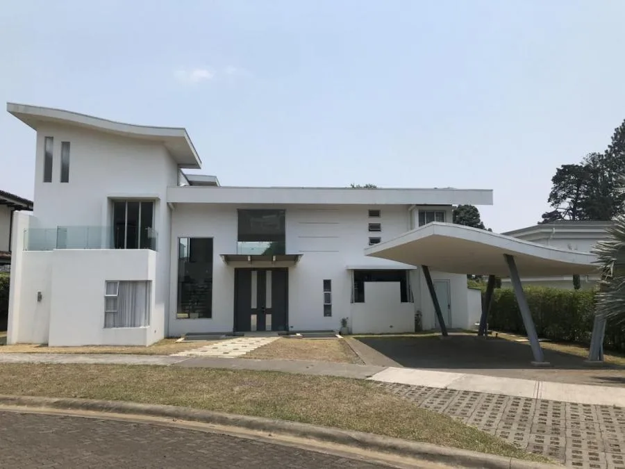 Venta de Amplia y Preciosa Casa en La Unión, Cartago / JB OFC Mls. 24-1625 - Venta en La Unión