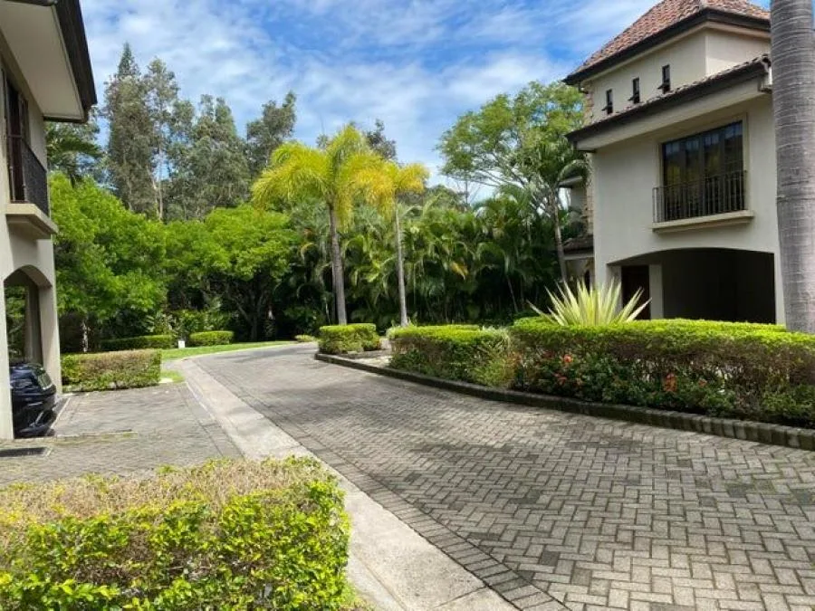 Venta de Casa en San Rafael de Escazú. - Venta en Escazú