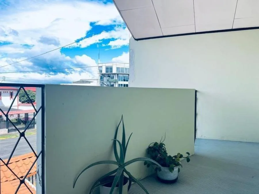 Venta de amplia casa + apartamento en Heredia. RAH 26-1044 NR - Venta en Mercedes — photo 4