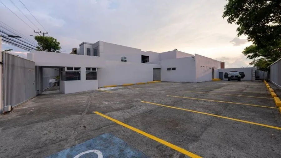Alquiler edificio de oficinas en La Uruca - Alquiler / Renta en Uruca — photo 2