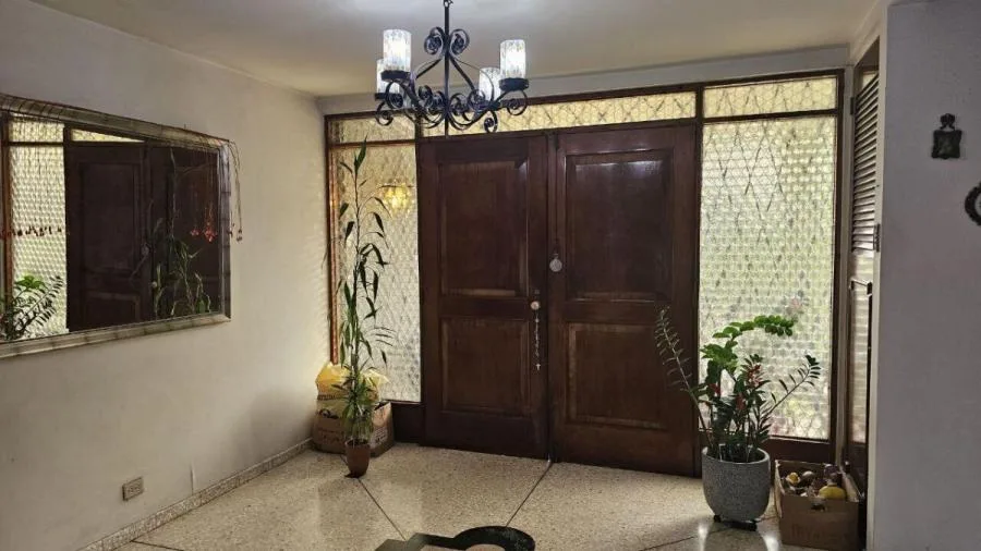 Venta de Amplia Casa en Montes de Oca / OFC Mls. 25-619 - Venta en Montes de Oca — photo 2