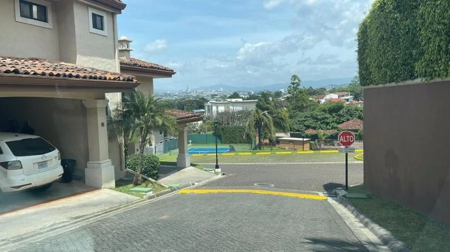 Venta de Casa en San Rafael, Escazú. RAH 23-883 - Venta en Escazú