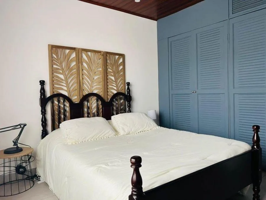 Casa recién remodelada con uso de suelo mixto en Tibás - Venta en Tibás — photo 3