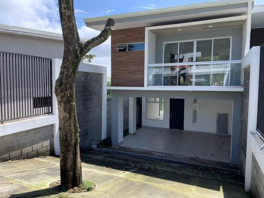 Venta de Casa en San Antonio de Escazú. RAH 26-702 - Venta en Escazú