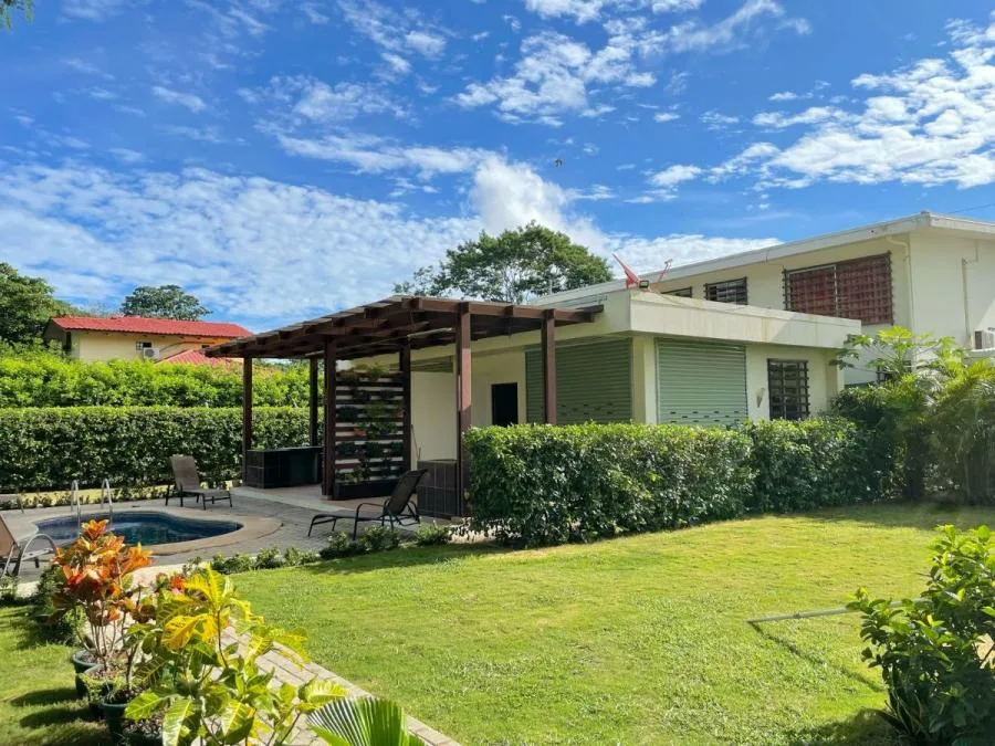 Venta de Lote con Apartamentos y piscina en Tamarindo, Guanacaste  MLS 25-1429 (JA) - Venta en Tamarindo