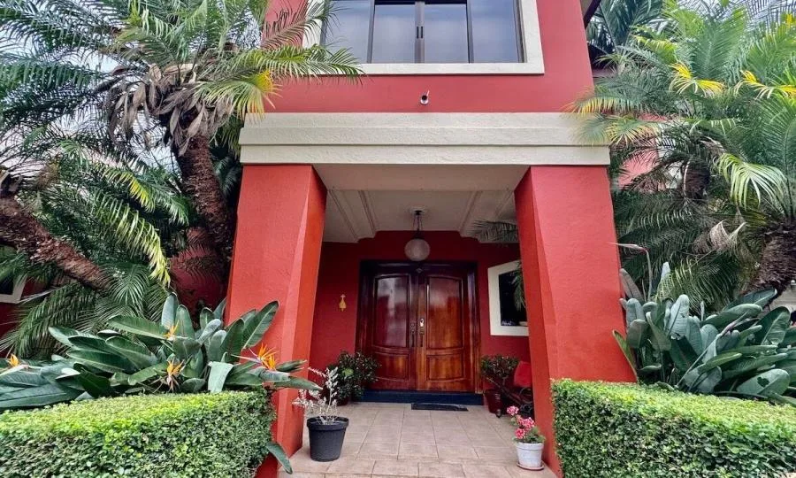 Venta de casa en Residencial Cerrado en Guayabos, Curridabat $550.000 #RC1674 - Venta en Curridabat