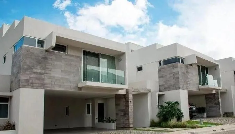Venta de Magnífica Casar en Guachipelín / Mls. 25-1514 OFC JB - Venta en Escazú