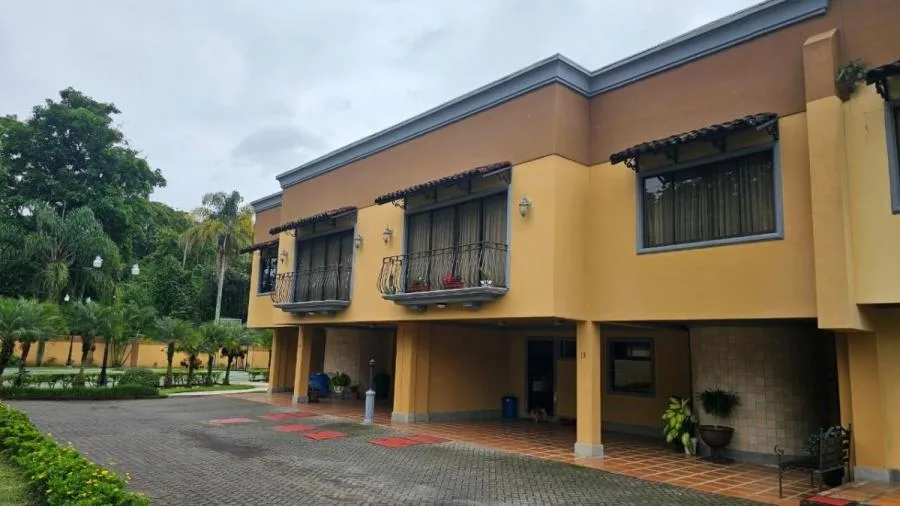 CASA VENTA EN CONDOMINIO DEL RÍO, FRESES, CURRIDABAT RAH 24757  - Venta en Curridabat