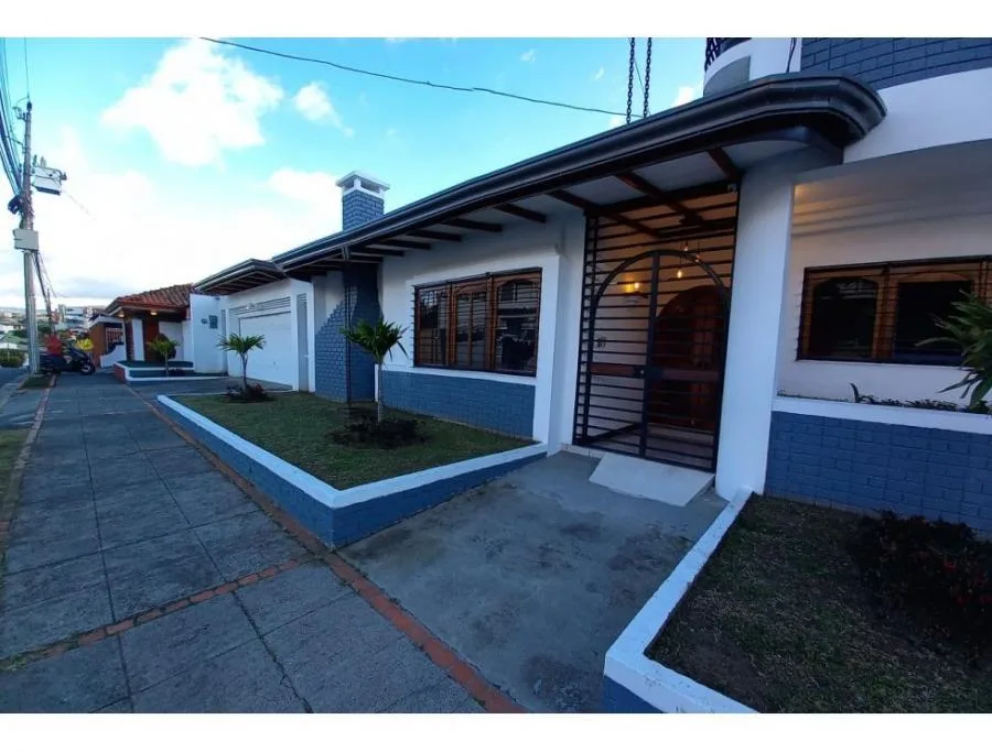 Venta de casa con piscina en Los Colegios Norte, Moravia US$470,000 #ER005 - Venta en San Vicente