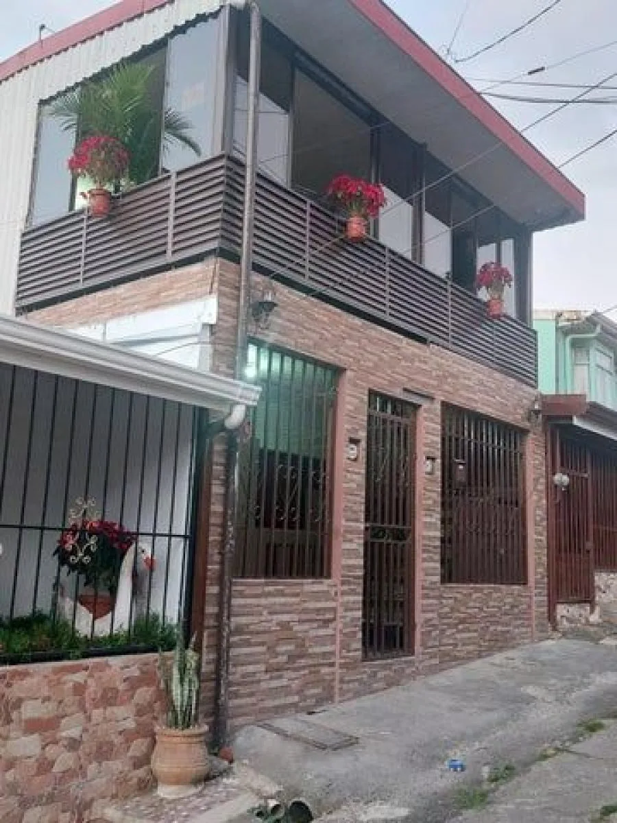 Propiedad con dos apartamentos independientes ubicado en Barrio Seguro en Mozotal RAH 232011 - Venta en Goicoechea