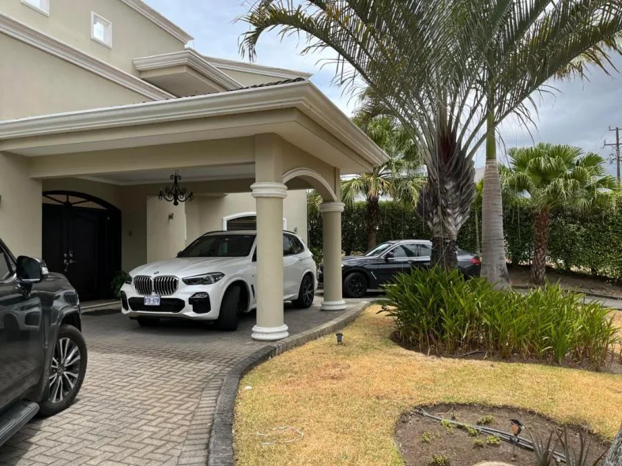 Venta de Casa en Pozos de Santa Ana. - Venta en Santa Ana