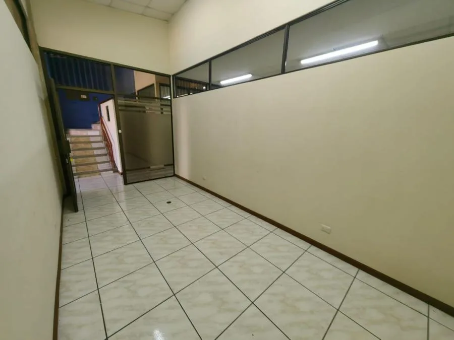 Alquile de Oficina en Oficentro con excelente ubicación y comodidades RAH 231763 - Alquiler / Renta en Moravia — photo 4