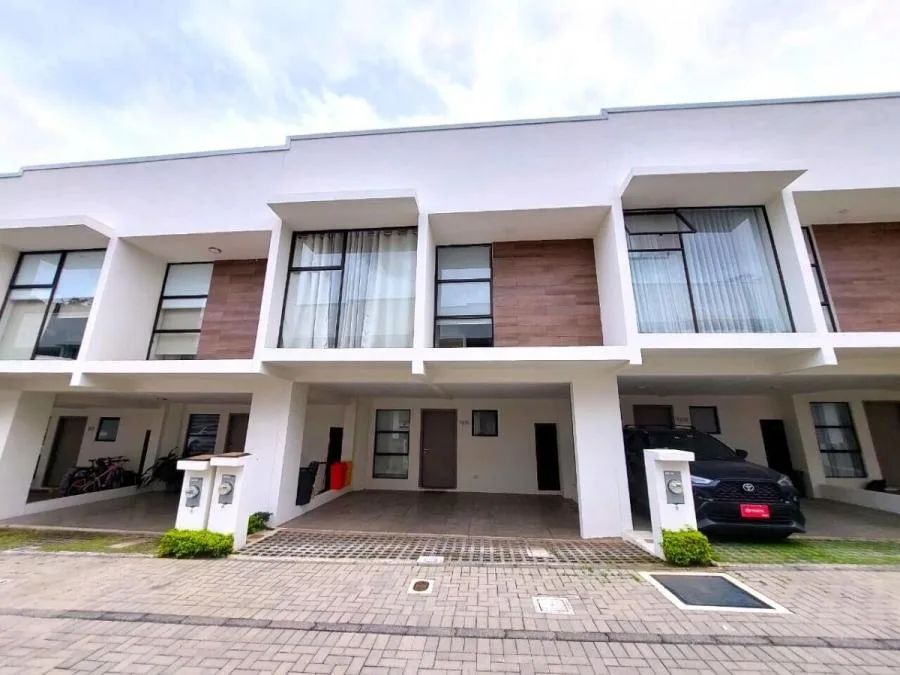 Alquiler de casa en condominio, San Antonio de Escazú. RAH 26-354 (NR) - Alquiler / Renta en Escazú
