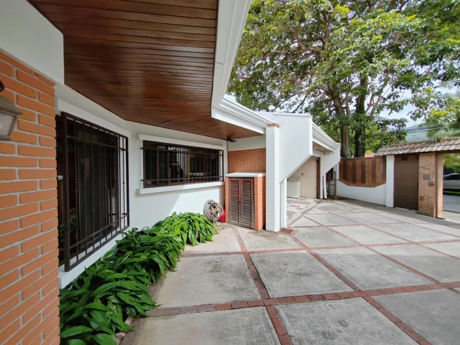 Alquiler de Casa en Guachipelín Escazú MGA - Alquiler / Renta en Escazú