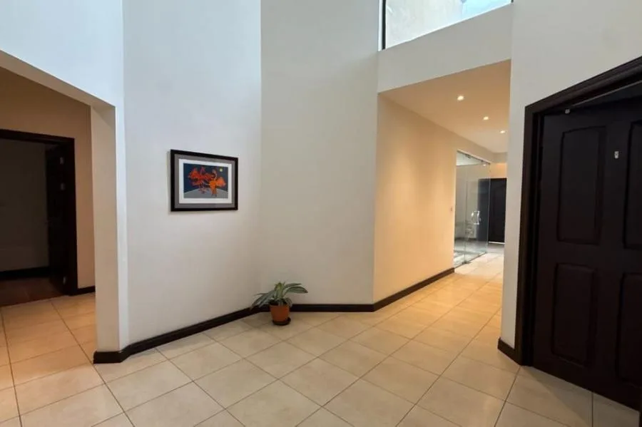 Venta de casa en condominio Los Hidalgos, Santo Domingo de Heredia #CZ003 USD 580 000 - Venta en Santo Domingo — photo 4