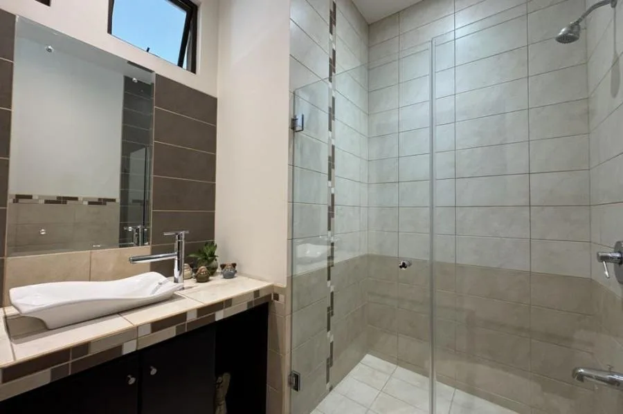 Venta de casa en condominio Los Hidalgos, Santo Domingo de Heredia #CZ003 USD 580 000 - Venta en Santo Domingo — photo 5