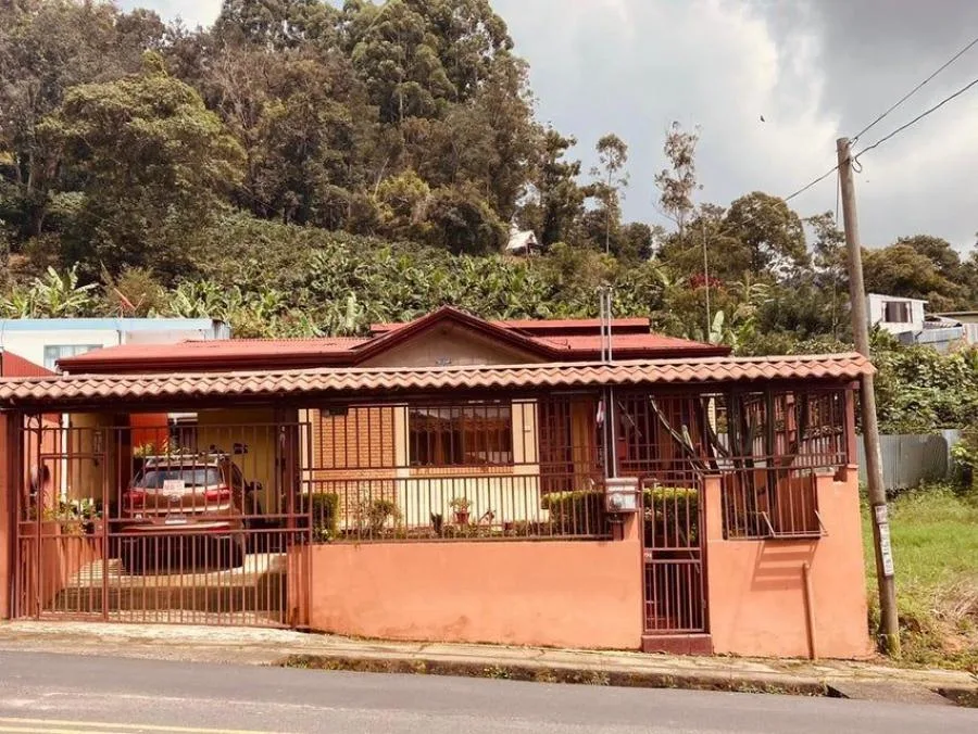 Venta de Casa en León Cortés, San José. RAH 25-424 - Venta en León Cortes