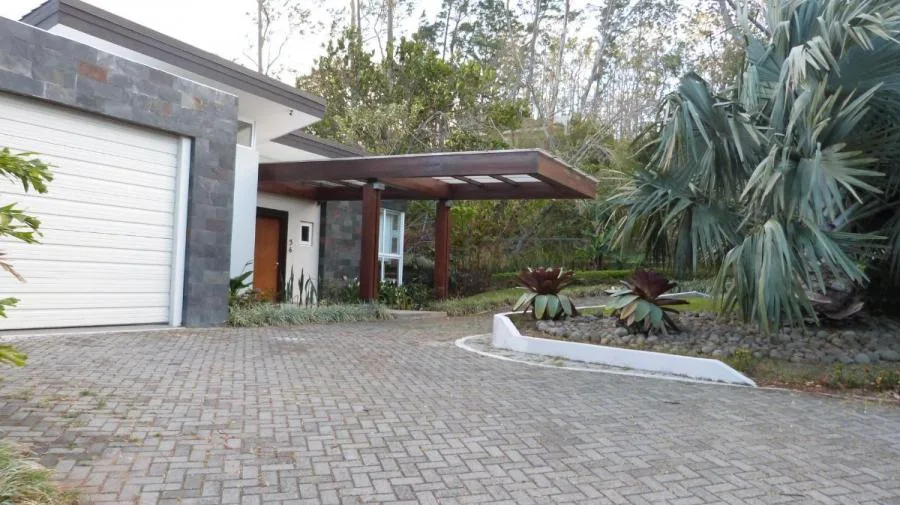 Venta de Casa en San Rafael Escazú ( JR )  - Venta en Escazú