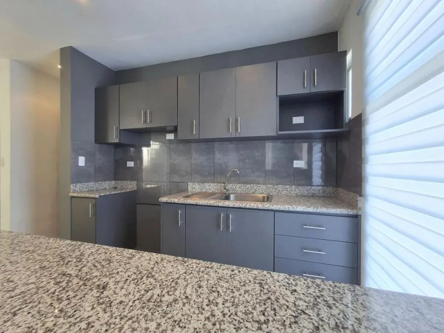 Apartamento en Venta en Torres de Granadilla - Curridabat Vive rodeado de comodidad, naturaleza y conveniencia Descubra un apartamento que combina ubicación estratégica, excelentes ...