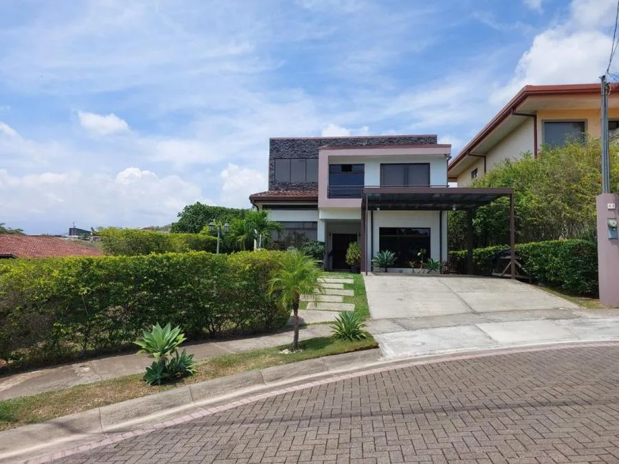 Venta casa en condominio, La Guácima, Alajuela. RAH 25-1646 NR - Venta en Guácima