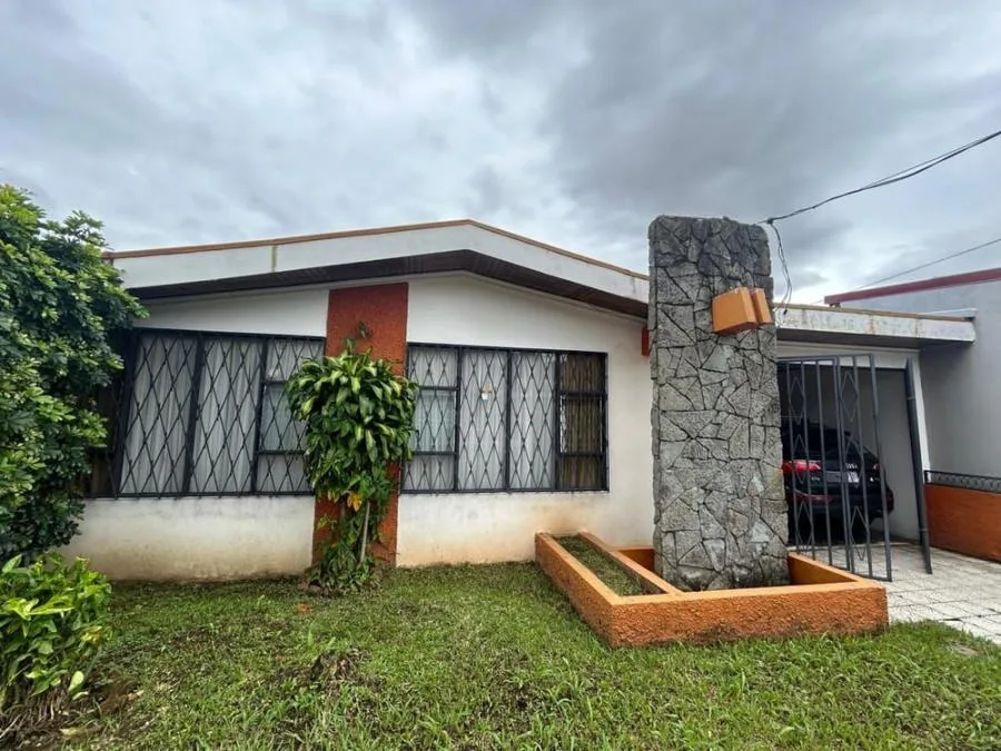 Venta de casa en Residencial Santa Mónica, Tibas USD 260 000 #GA0002 - Venta en Tibás