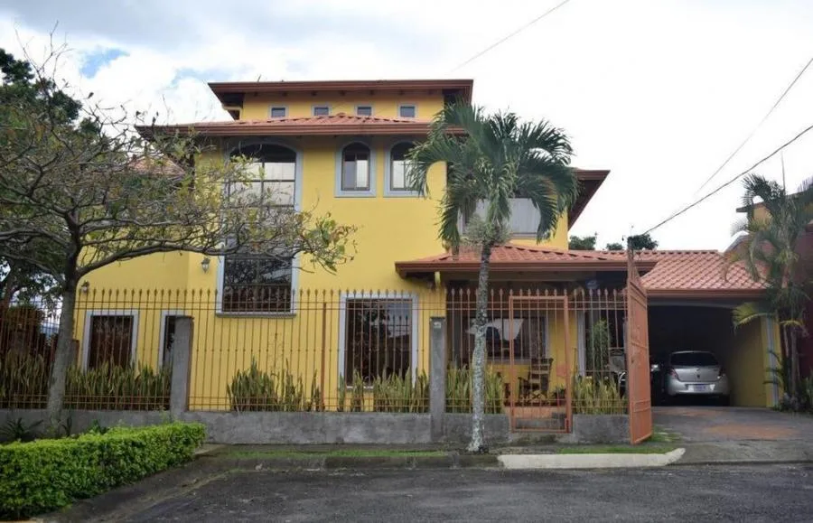 Casa en Venta en Mercedes Norte, Heredia. RAH 23-456 - Venta en Mercedes