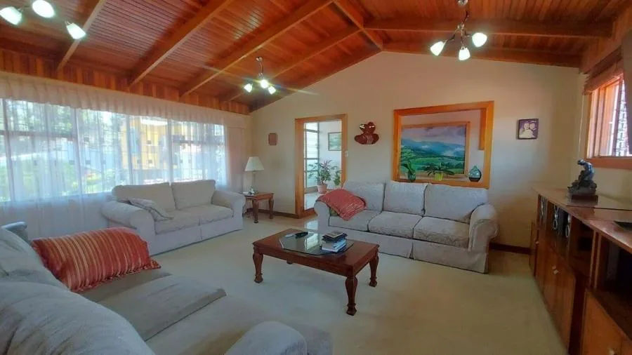 VENTA DE CASA EN  RESIDENCIAL EN SABANILLA  MONTES DE OCA PBR - Venta en Montes de Oca