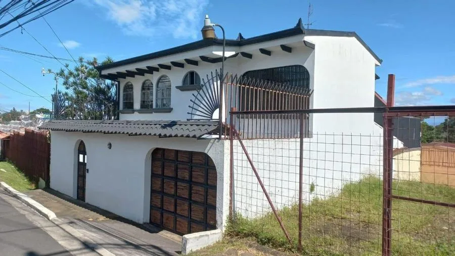 Venta de Casa en Montes de Oca, San José. RAH 25-581 - Venta en Montes de Oca