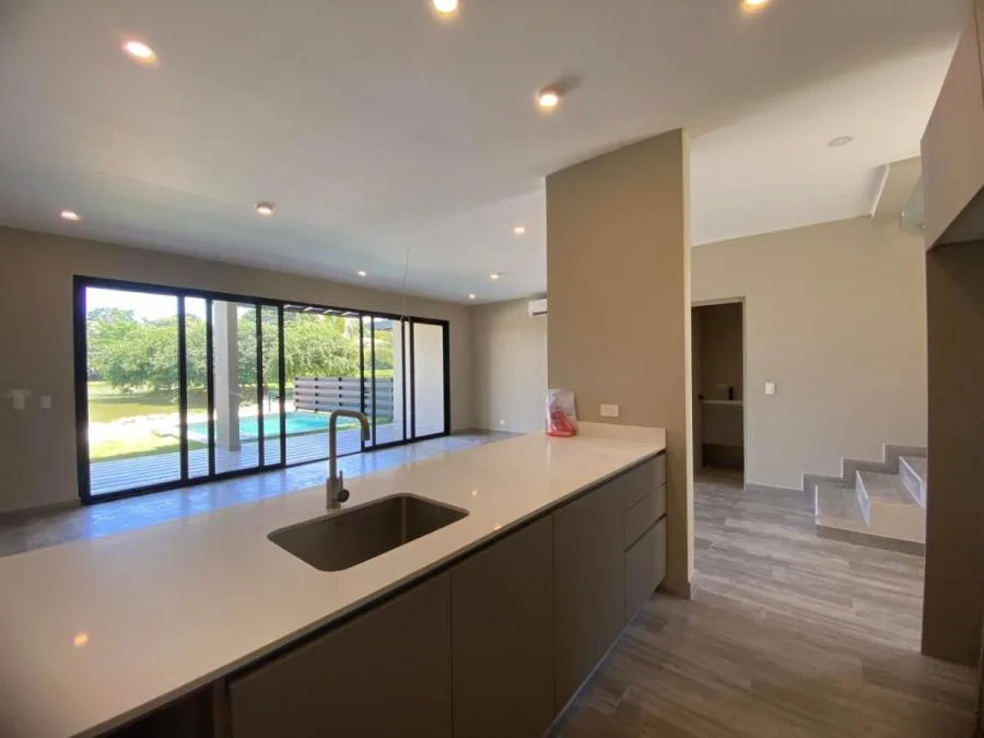 Venta de Casa tipo Townhouse en Comunidad Místico Jacó MGA - Venta en Jacó