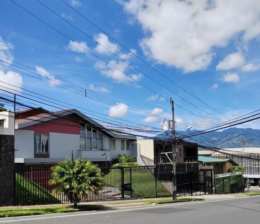 Venta de Casa Comercial en Montes de Oca, San José. RAH 26-154 - Venta en Montes de Oca