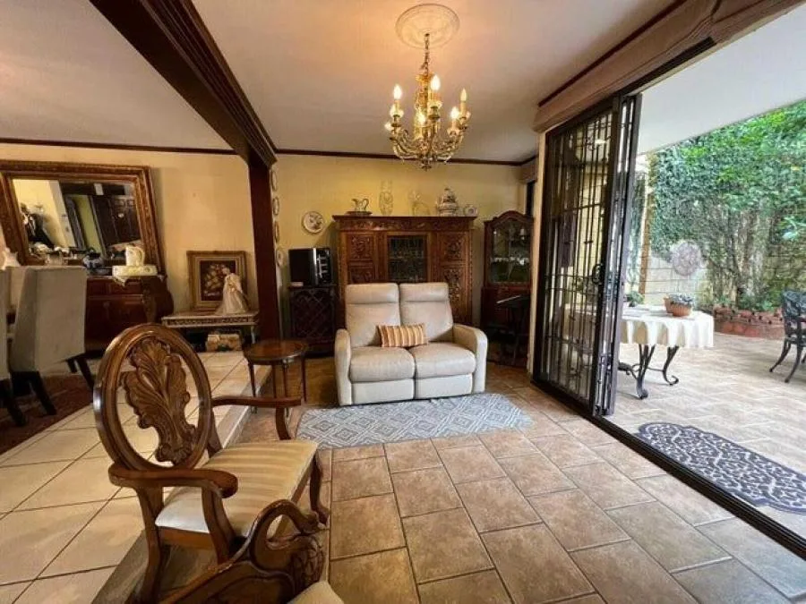 Se vende casa en Lomas de Ayarco GB  - Venta en Curridabat