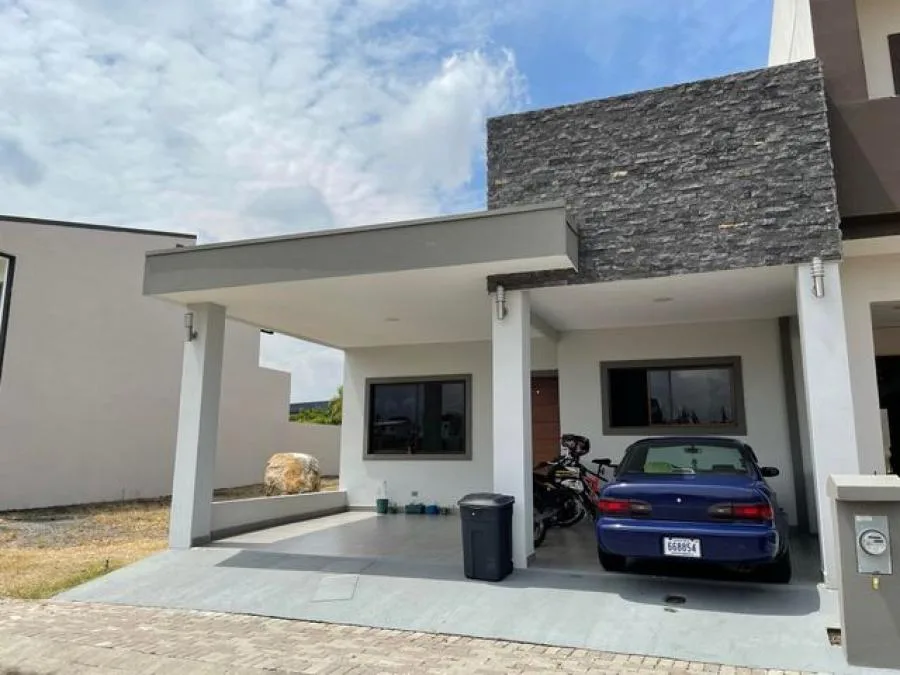 VENTA DE CASA EN RESIDENCIAL LISBOA, ALAJUELA - Venta en Alajuela