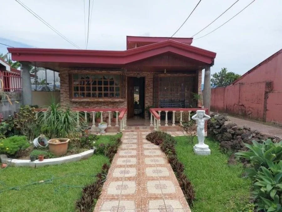 Venta de Casa + 3 Apartamentos  en San Nicolás, Cartago. RAH 25-84 - Venta en San Nicolás