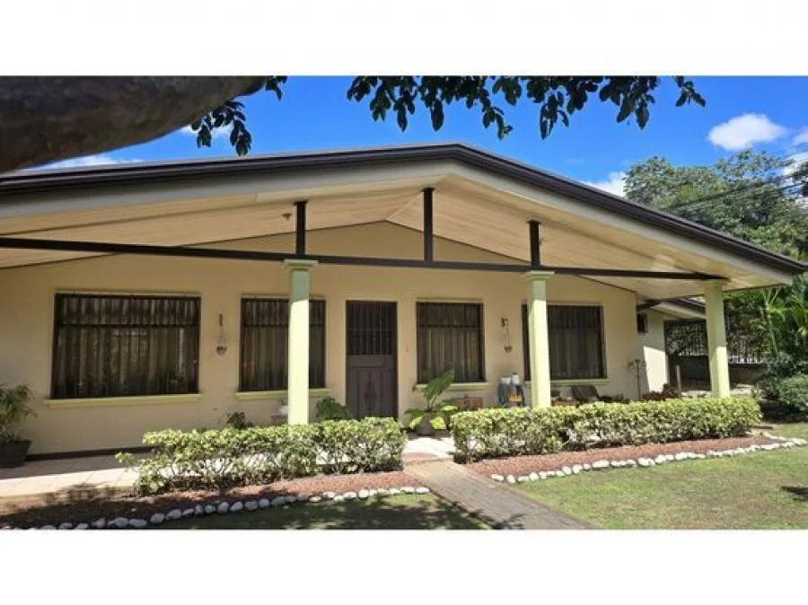 Casa en Venta en Santa Ana, Lindora. Uso Mixto. PVV9681311 - Venta en San José