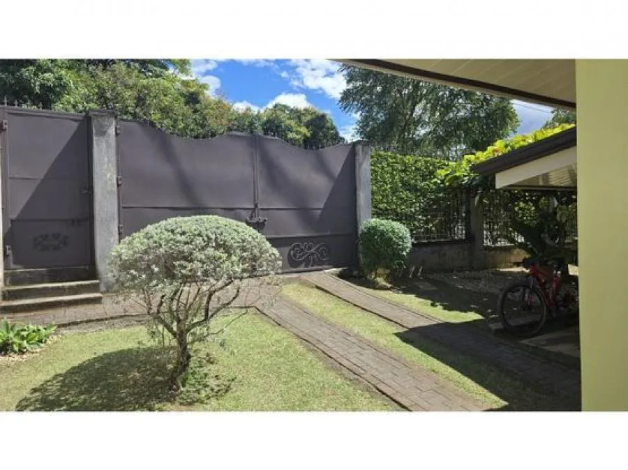 Casa en Venta en Santa Ana, Lindora. Uso Mixto. PVV9681311 - Venta en San José — photo 3