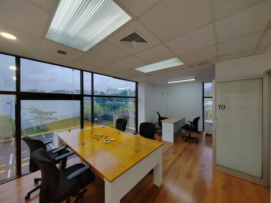 Oficina en Alquiler con Recepcionista Incluida Ubicado en Oficentro en Escazu, San Rafael - Alquiler / Renta en Escazú