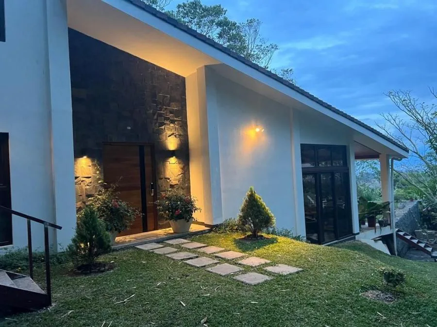 Casa en Venta en Escazú, San José. RAH 23-2399 - Venta en Escazú