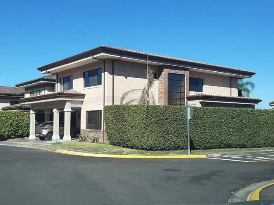 Venta de Casa en Pozos, Santa Ana. - Venta en Santa Ana