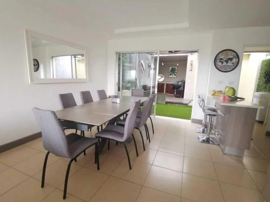 MO 23-3250 Se alquila $1500 hermosa casa de 3 niveles en San Pablo de Heredia - Alquiler / Renta en Rincón de Ricardo